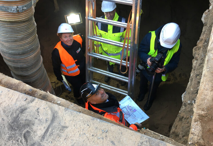 Mitarbeiter bei der Sandabsaugung , © Matthias Meurer