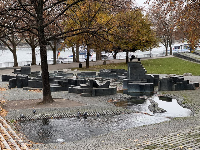 Paolozzibrunnen Gesamtansicht