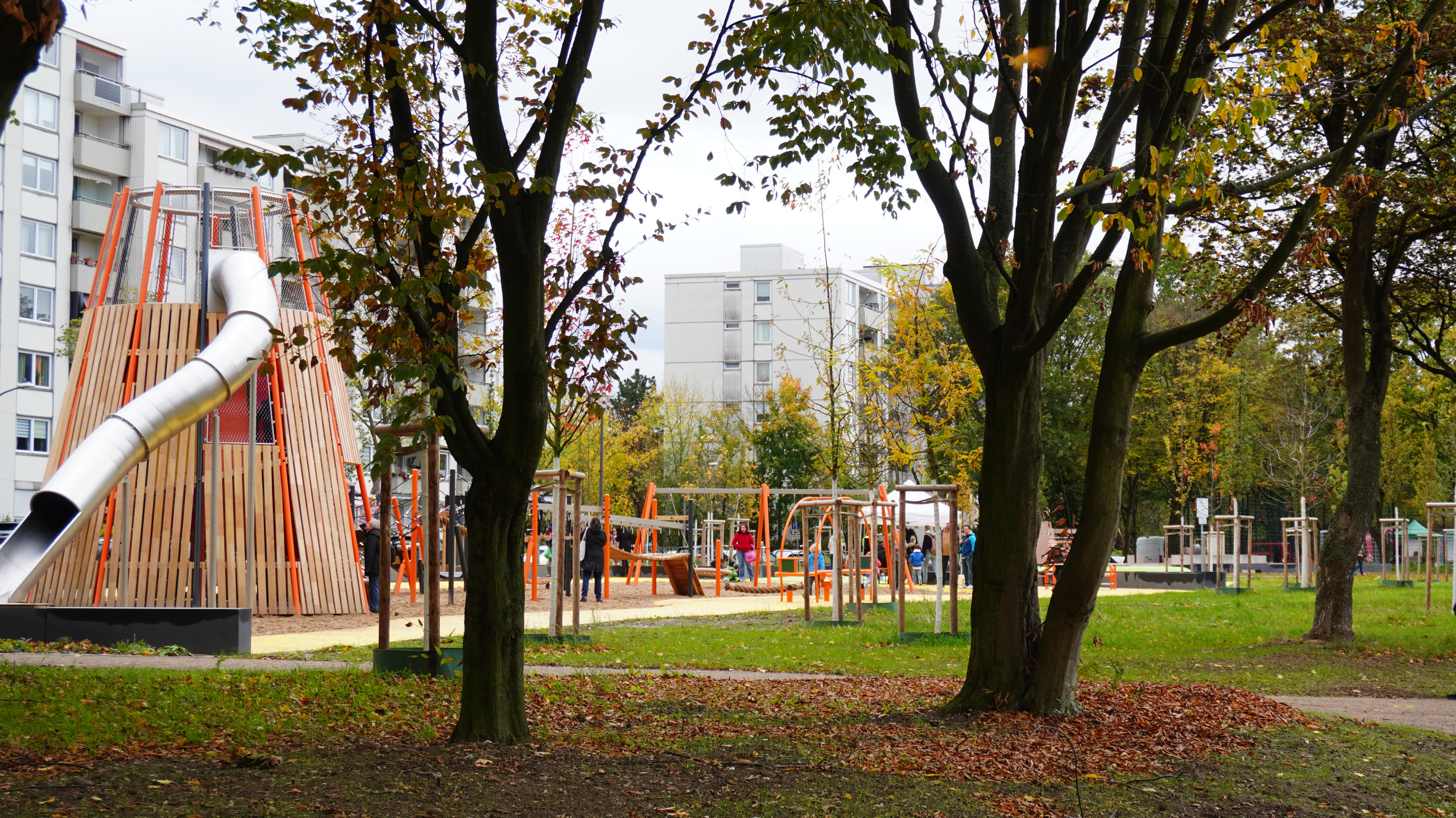 Parkanlage Glashüttenstraße mit Spielgeräten