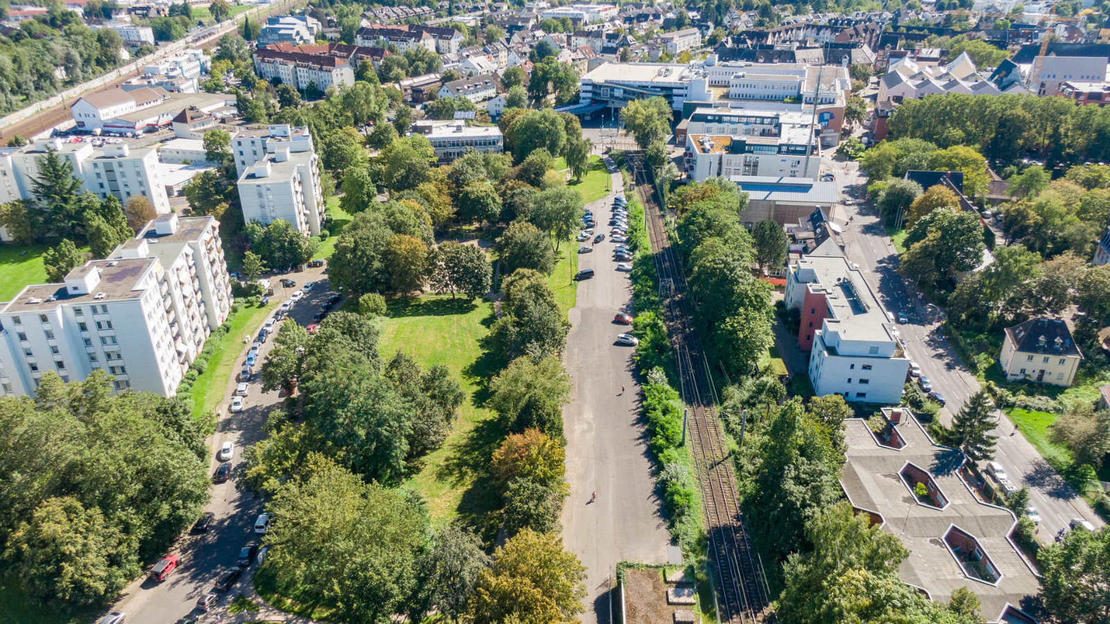 Luftaufnahme der Parkanlage Glashüttenstraße in Porz